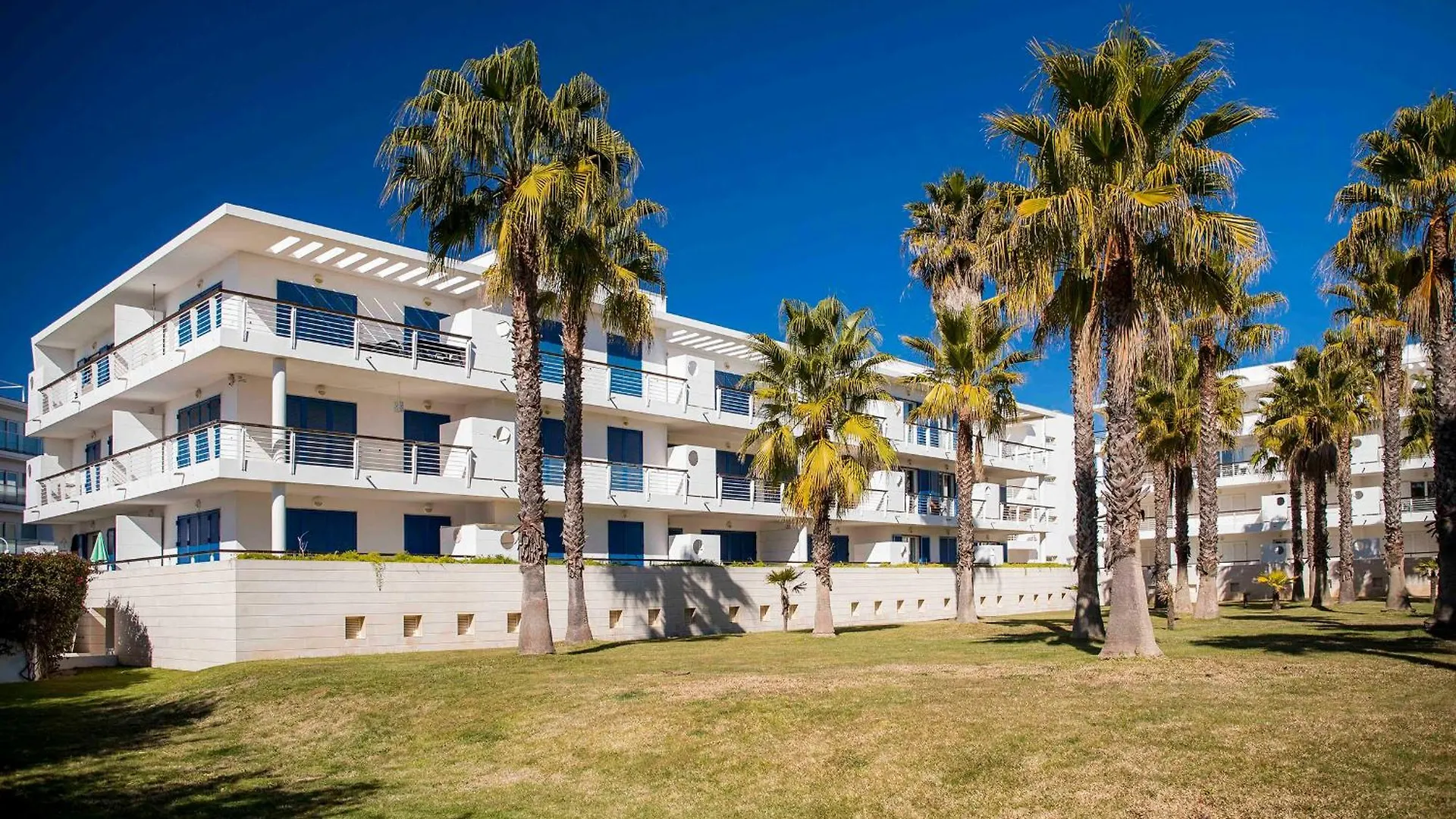 B06 - Top-Floor Marina 2 Bed Apartment Lagos