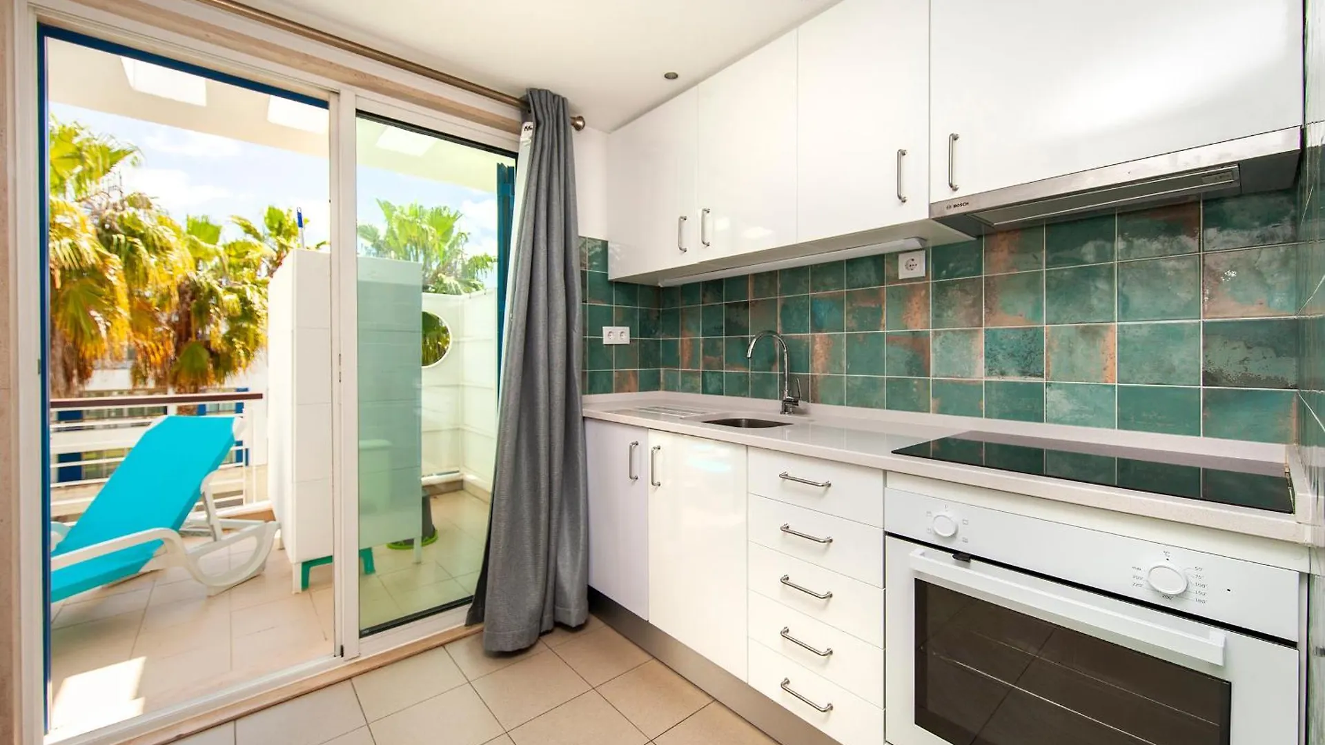 B06 - Top-Floor Marina 2 Bed Apartment Lagos