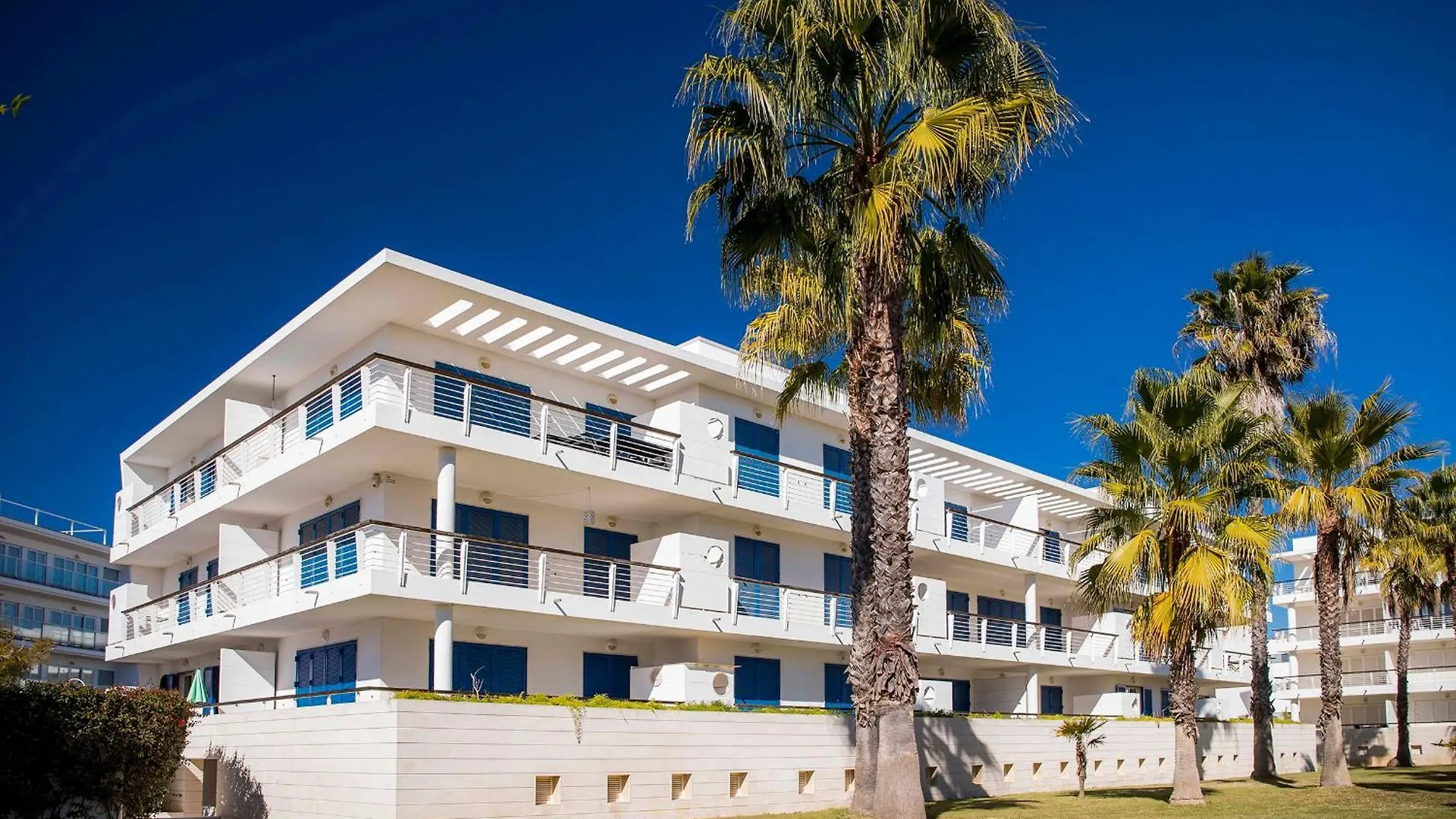 B06 - Top-Floor Marina 2 Bed Apartment Lagos