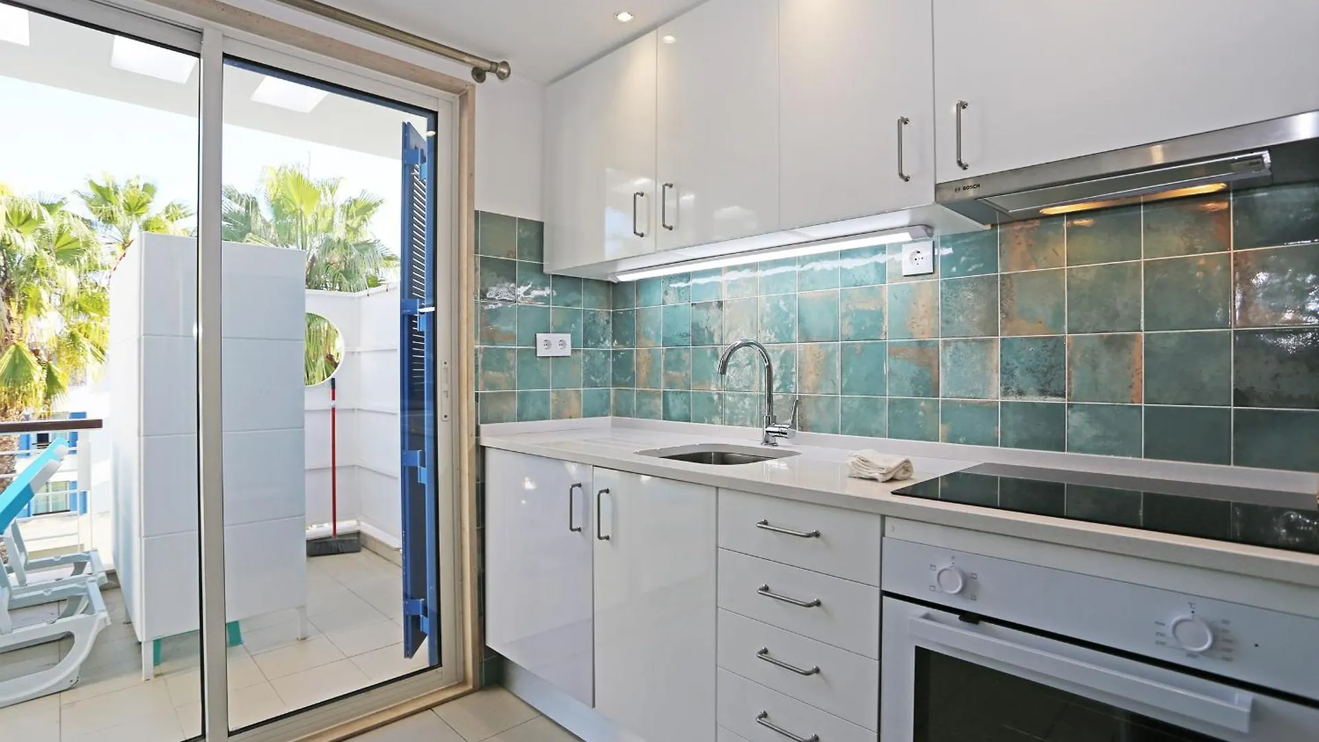 B06 - Top-Floor Marina 2 Bed Apartment Lagos