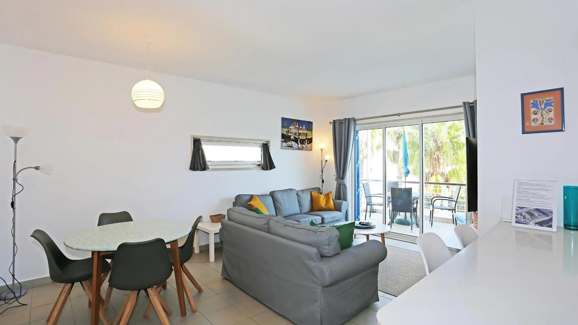 B06 - Top-Floor Marina 2 Bed Apartment Lagos