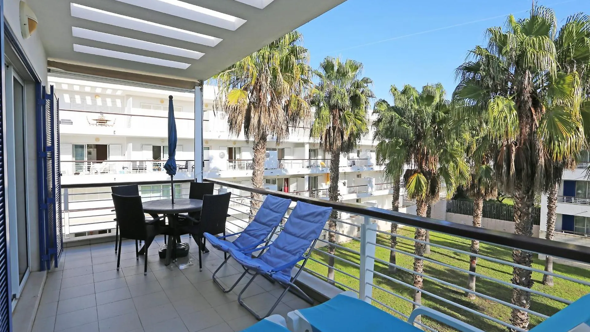 B06 - Top-Floor Marina 2 Bed Apartment Lagos Portugal