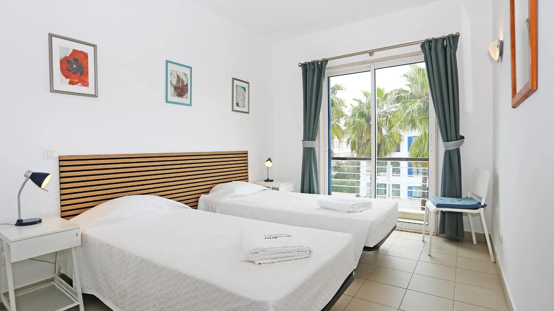 B06 - Top-Floor Marina 2 Bed Apartment Lagos Portugal