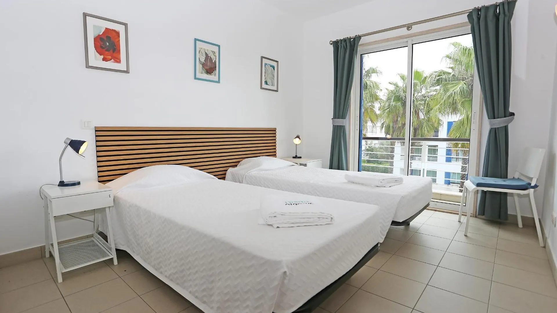 B06 - Top-Floor Marina 2 Bed Apartment Lagos