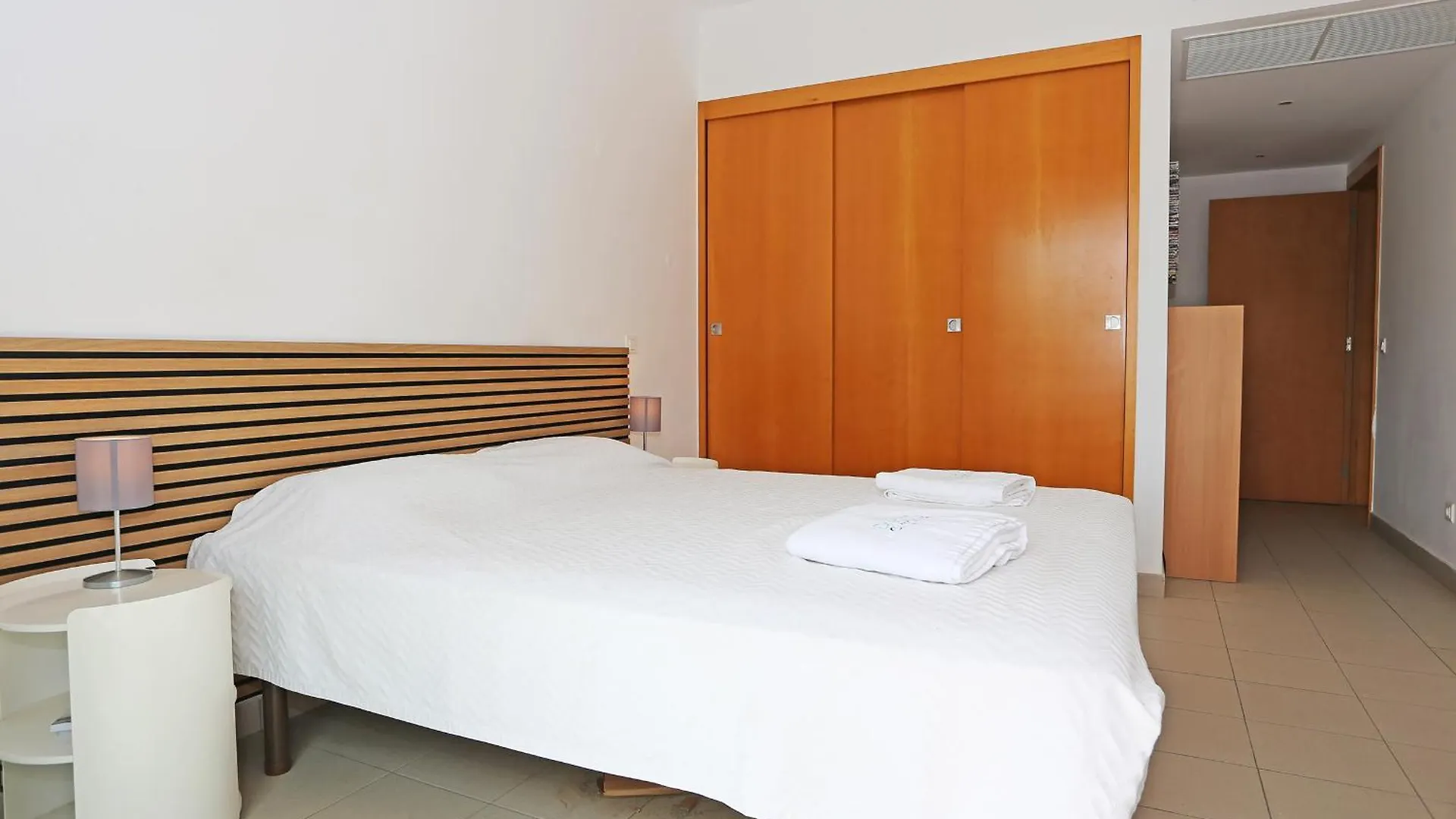 B06 - Top-Floor Marina 2 Bed Apartment Lagos