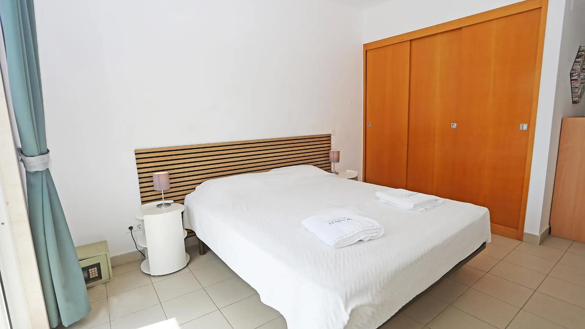 B06 - Top-Floor Marina 2 Bed Apartment Lagos 0*,  Portugal