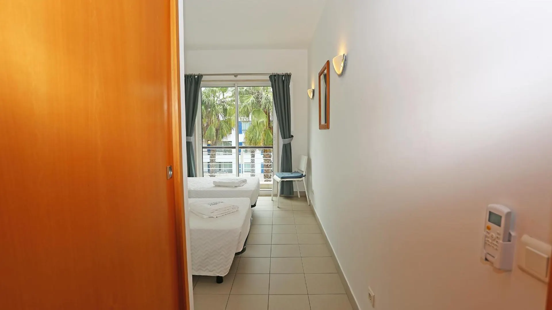 B06 - Top-Floor Marina 2 Bed Apartment Lagos