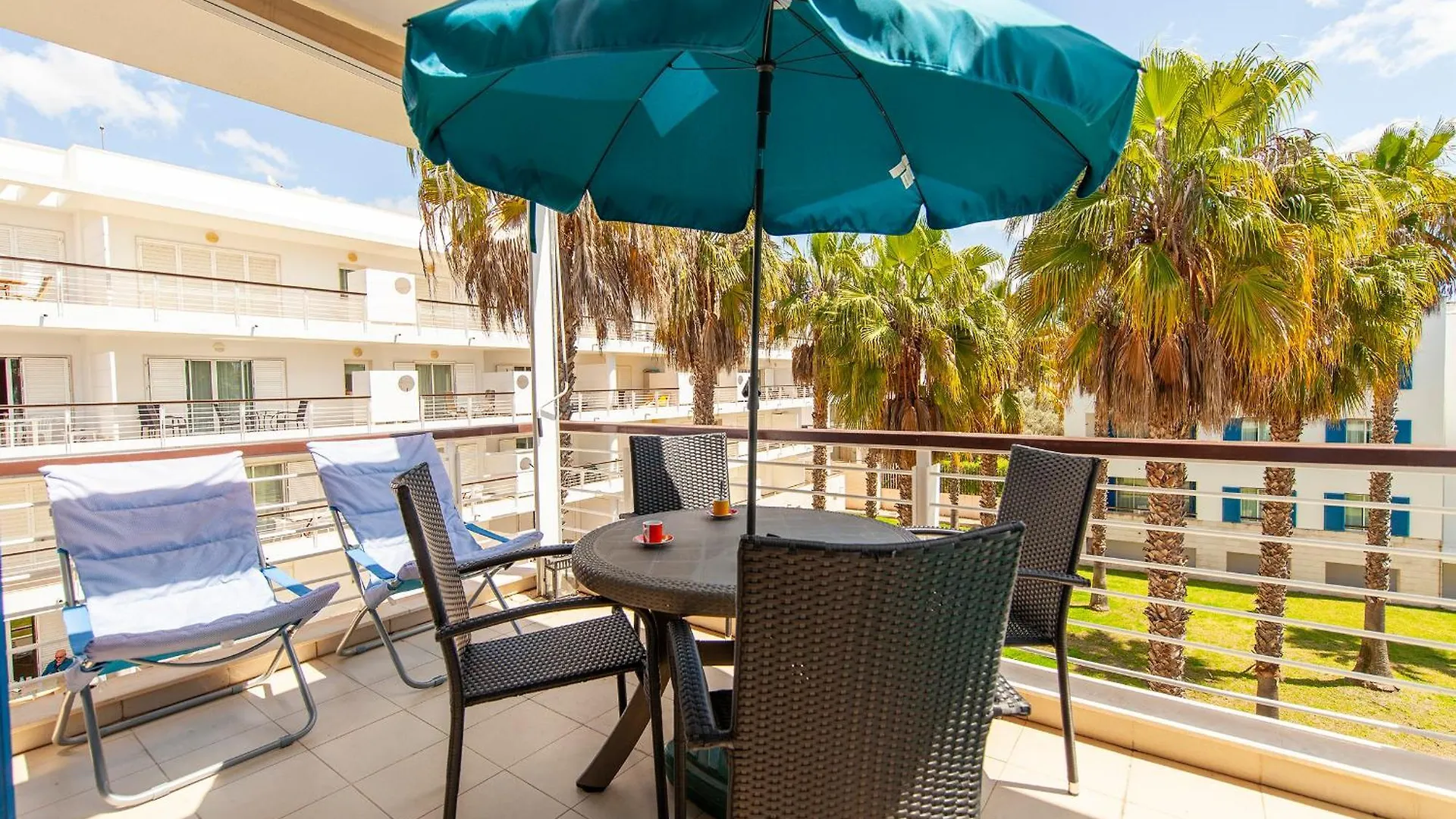 B06 - Top-Floor Marina 2 Bed Apartment Lagos 0*,
