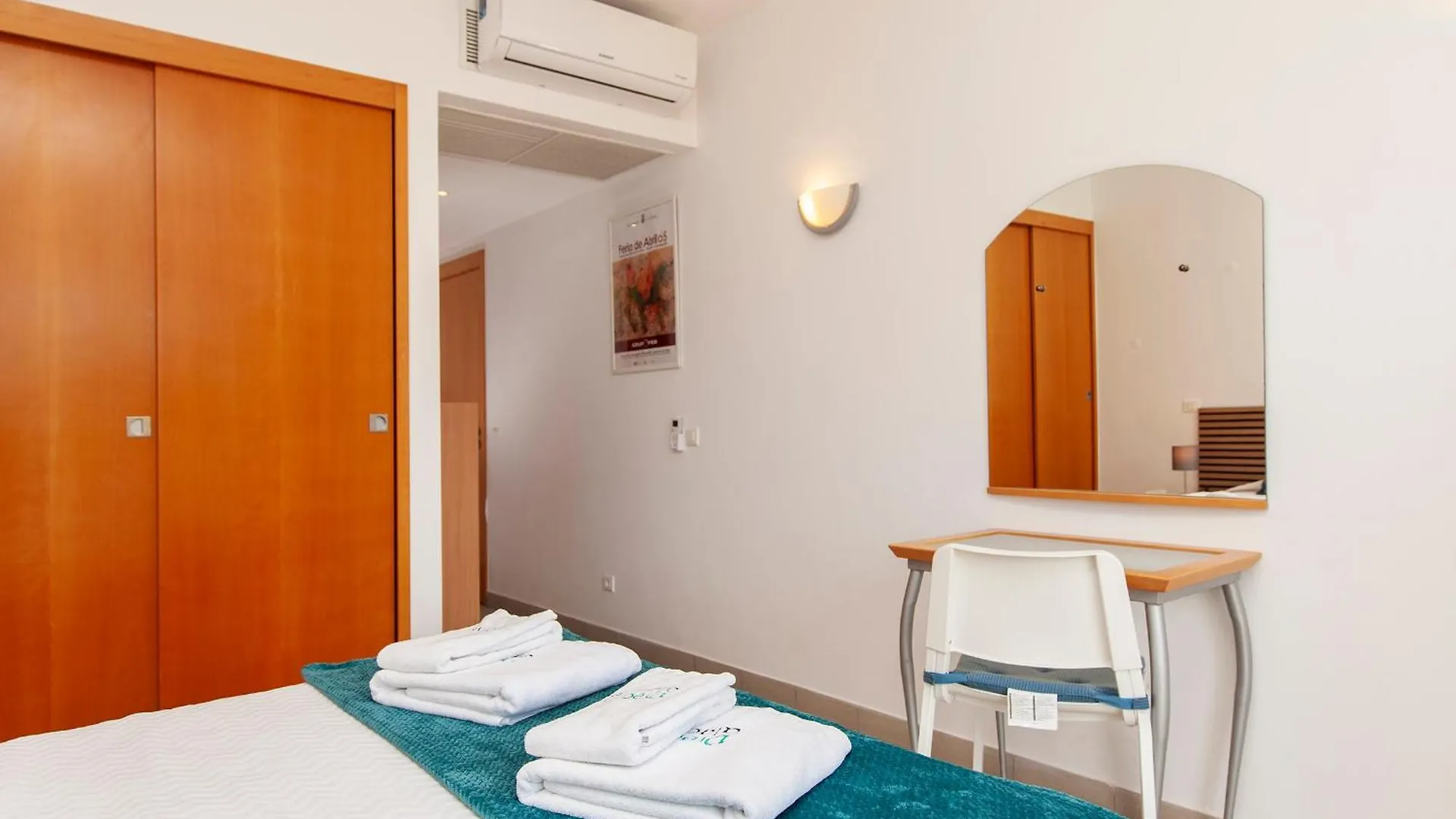 B06 - Top-Floor Marina 2 Bed Apartment Lagos