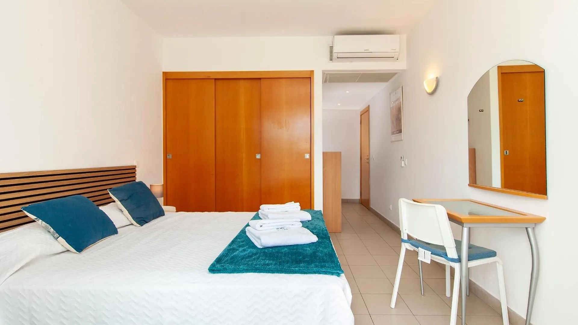 B06 - Top-Floor Marina 2 Bed Apartment Lagos