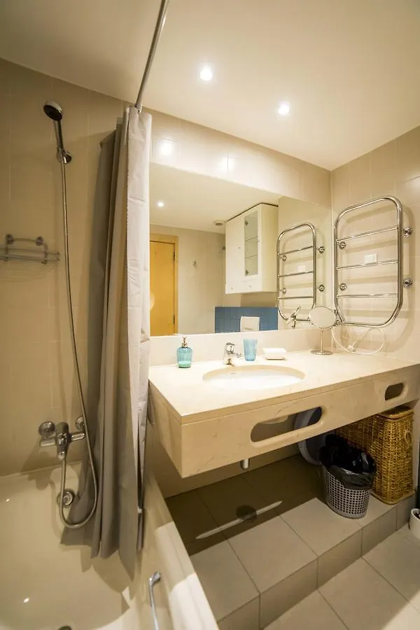 B06 - Top-Floor Marina 2 Bed Apartment Lagos