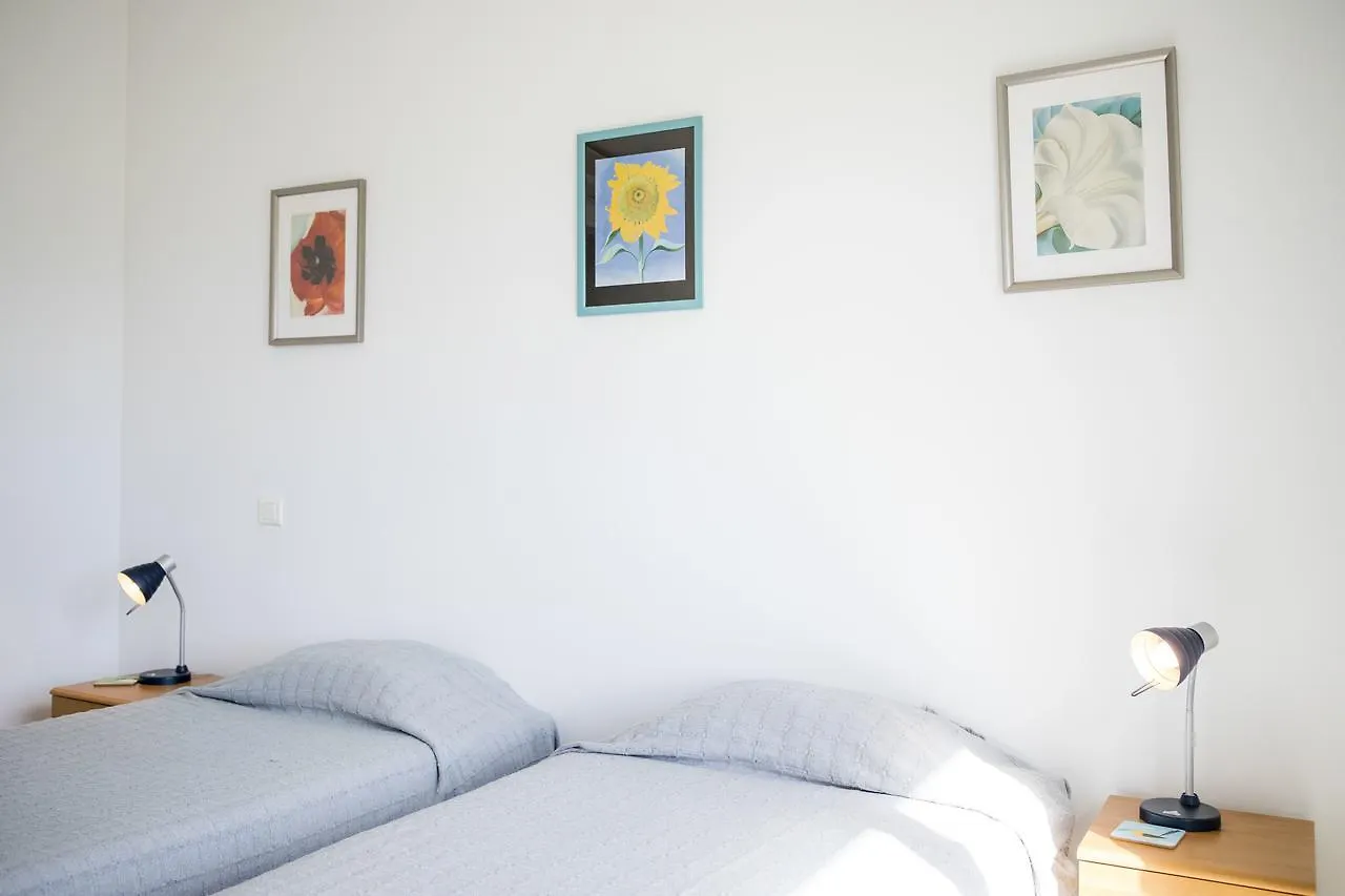 B06 - Top-Floor Marina 2 Bed Apartment Lagos